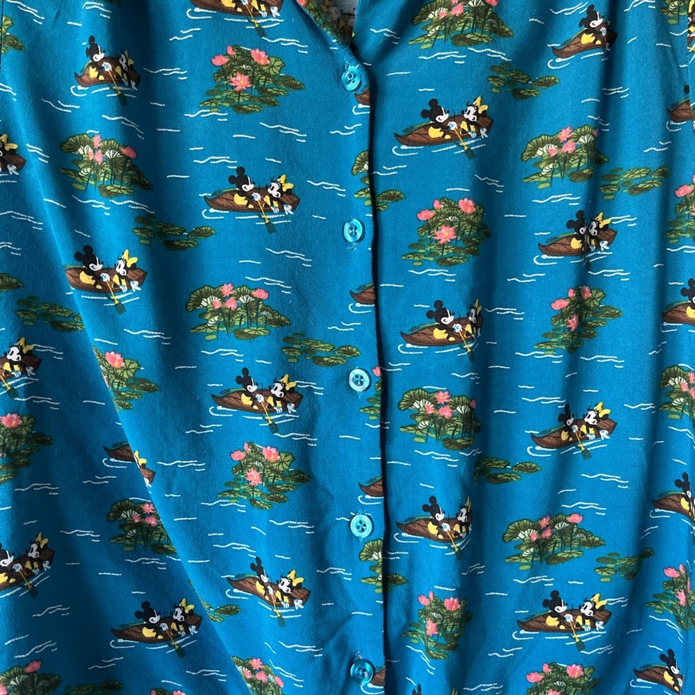 ☀️Disney button down shirt - Picture 3 of 6